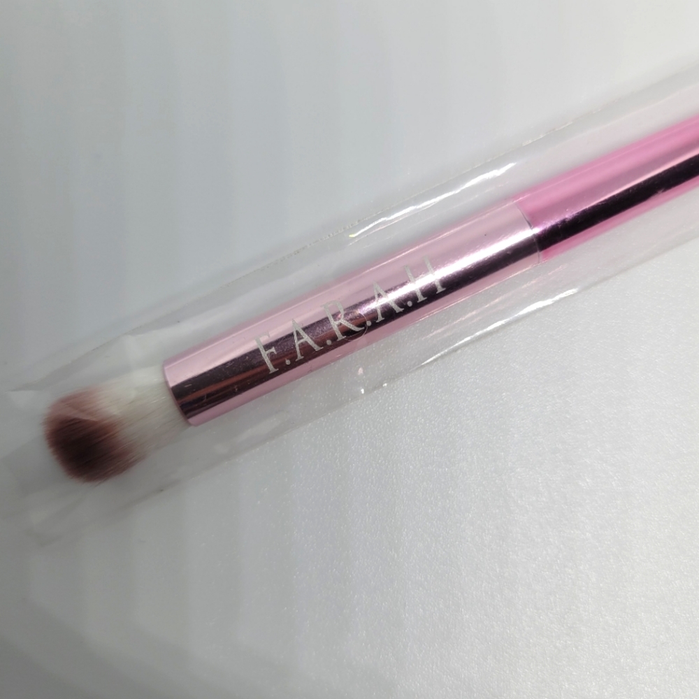 F.A.R.A.H Blender Brush 25EL Rose Shimmer Dip Dyed Eyeshadow Brush BNWT